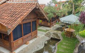 RedDoorz near Kampung Gajah 2